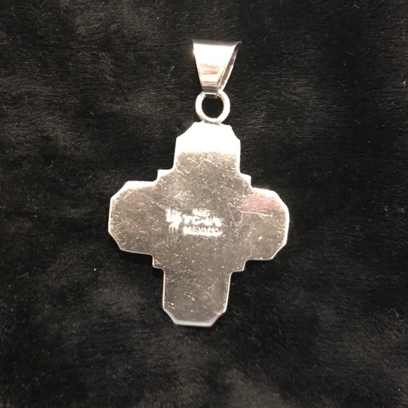 Sterling Silver cross pendant - Picture 2 of 6